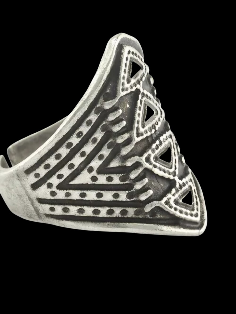 TRIANGULAR RHOMBUS GEOMETRIC QUALITY TITANIUM SILVER SIZE 6 TRENDSETTER RING